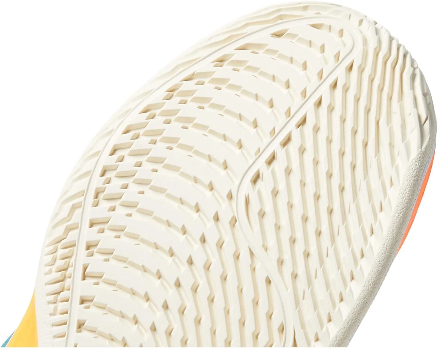 adidas Women's Avacourt Tennis Shoe