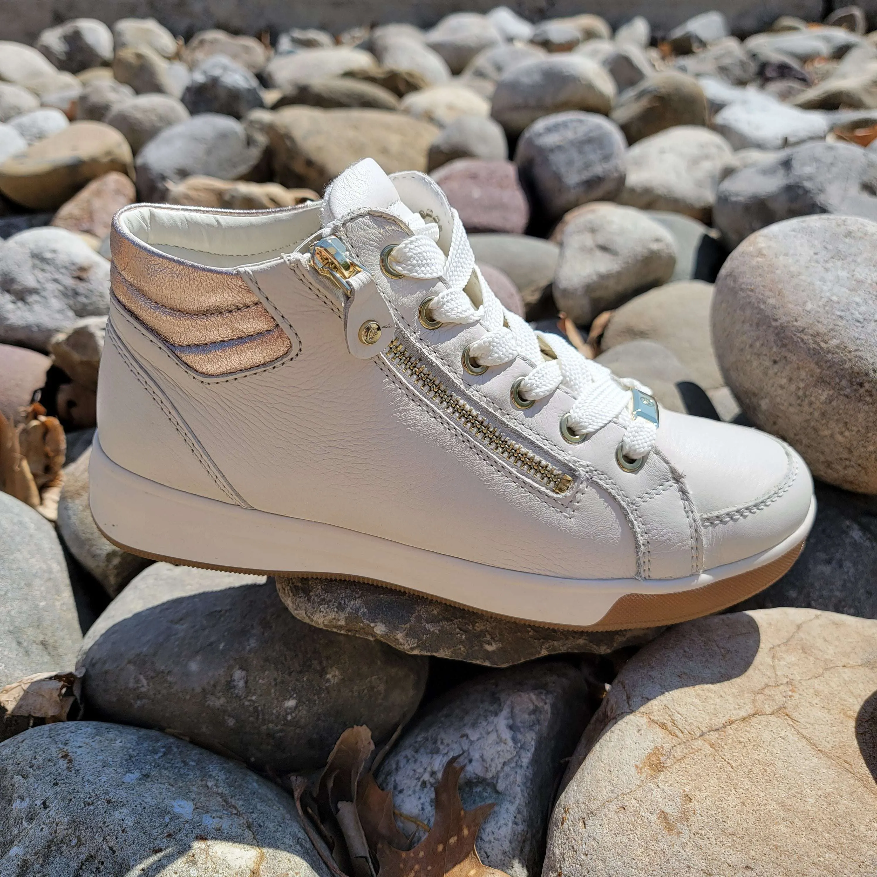 ARA  - Rei Cream High Top