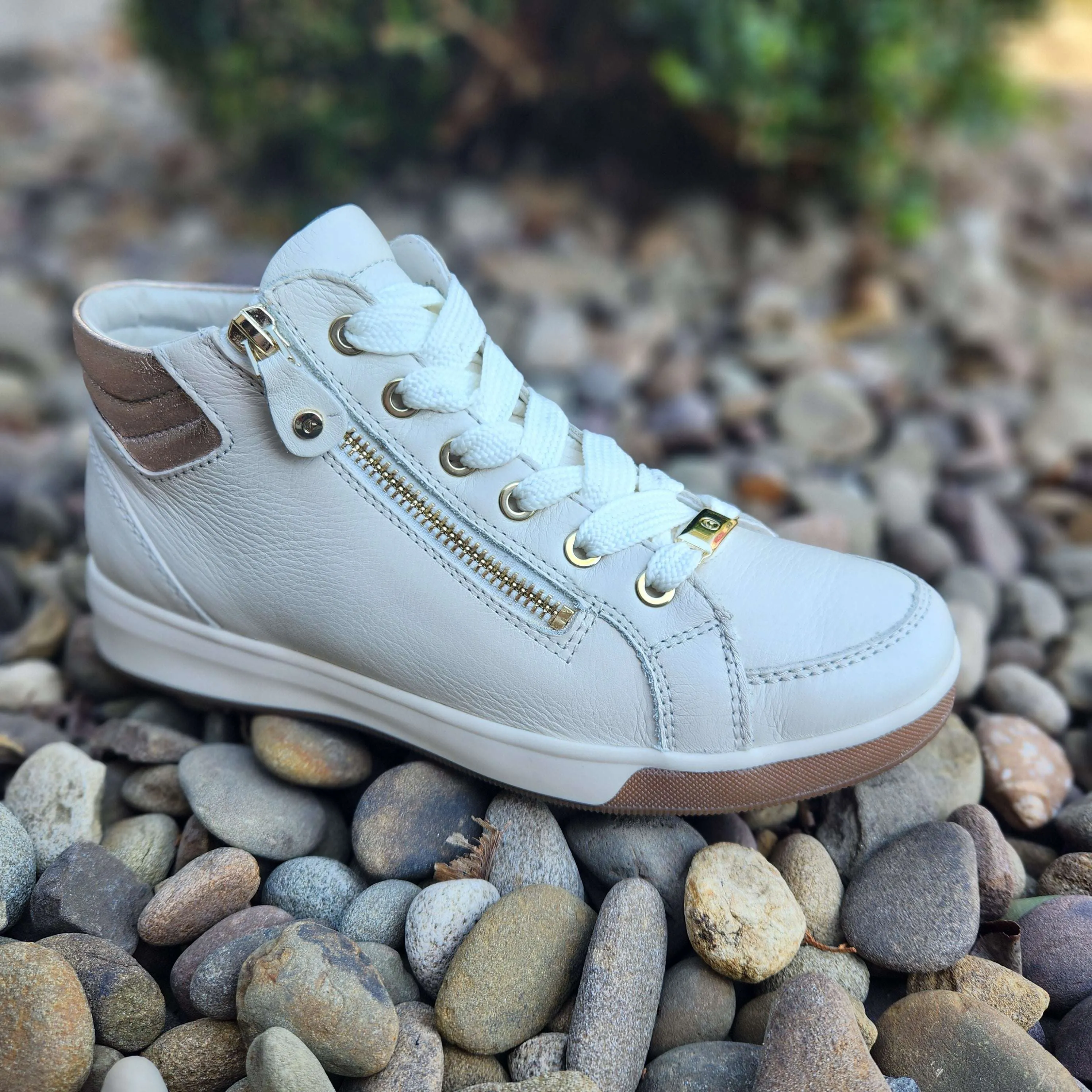 ARA  - Rei Cream High Top