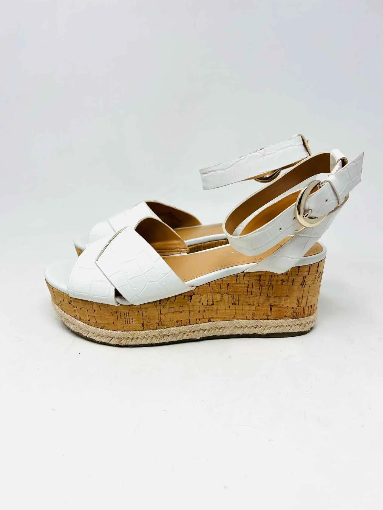 Marc Fisher Size 6 White Crisscross Reptile Shoes Sandals